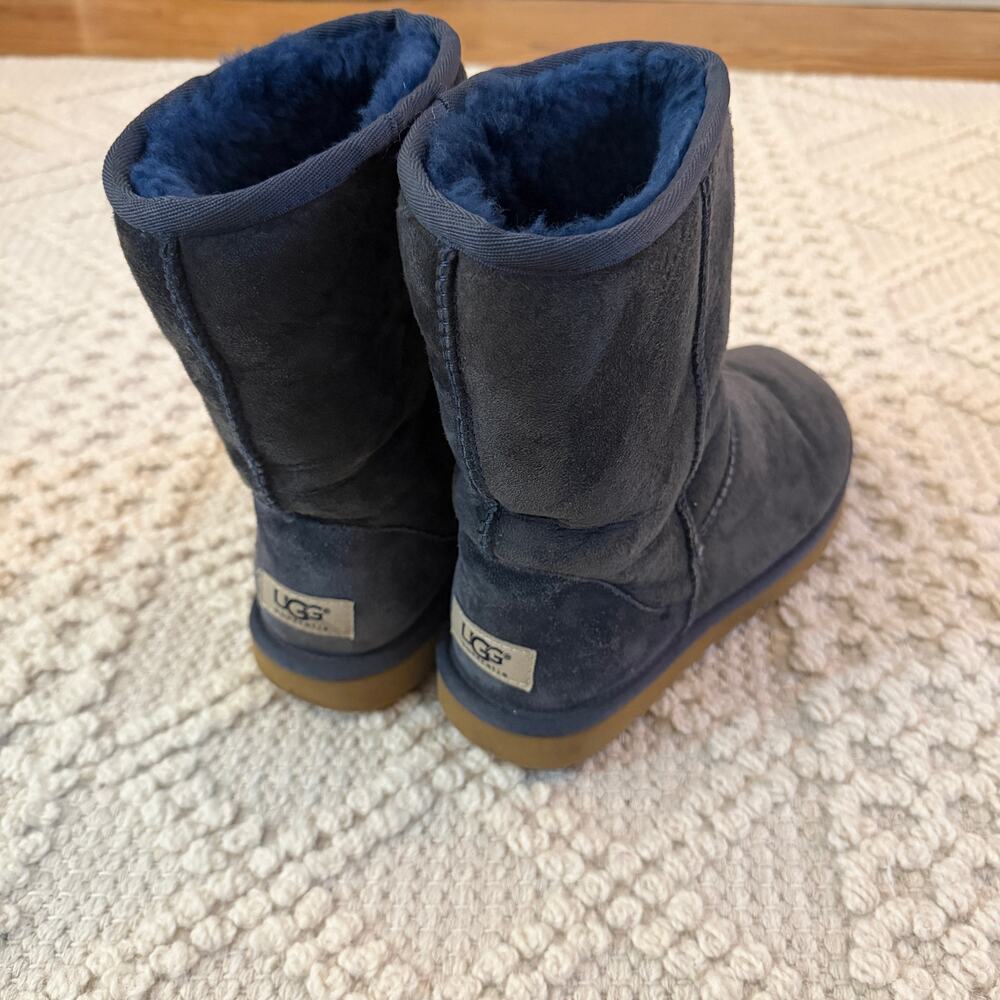 UGG Classic Short Uggs Blue Size 6